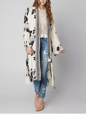 Billabong Sea The Sun Cover-Up Kimono duster white black floral boho large